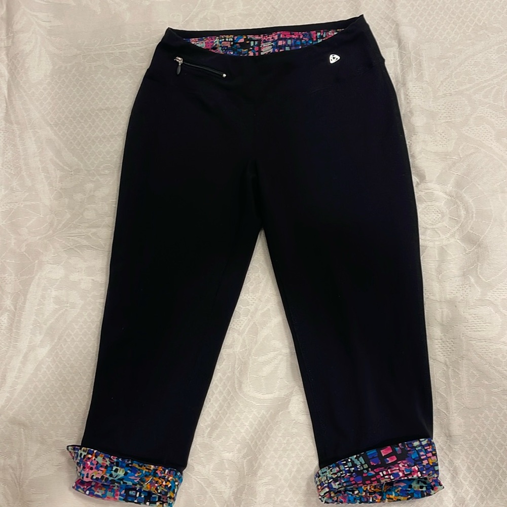 Women’s Jockey brand 27 inch capri leggings with cuff detail. GUC. Size XS.